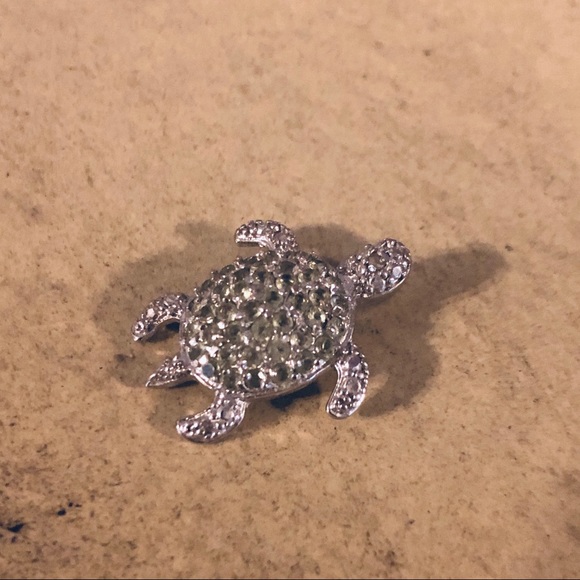 Peridot and Crystal Sea 🌊 Turtle 🐢 Pendant - Picture 1 of 4